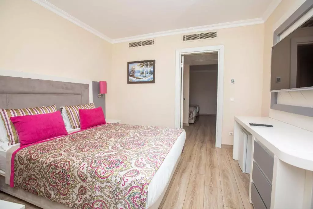 هتل اورنج کانتی بلک آنتالیا